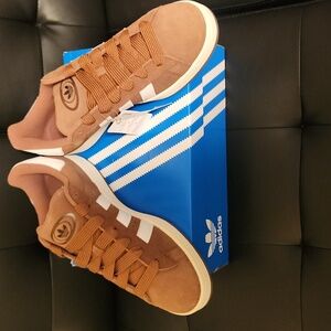 Adidas NWT Men's Brown and White Sneakers *Comes With Bo Extra Shoelaces*